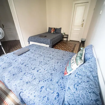 Oasis - Urquinaona1 Hostel