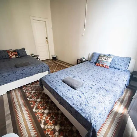Hostel Oasis - Urquinaona1